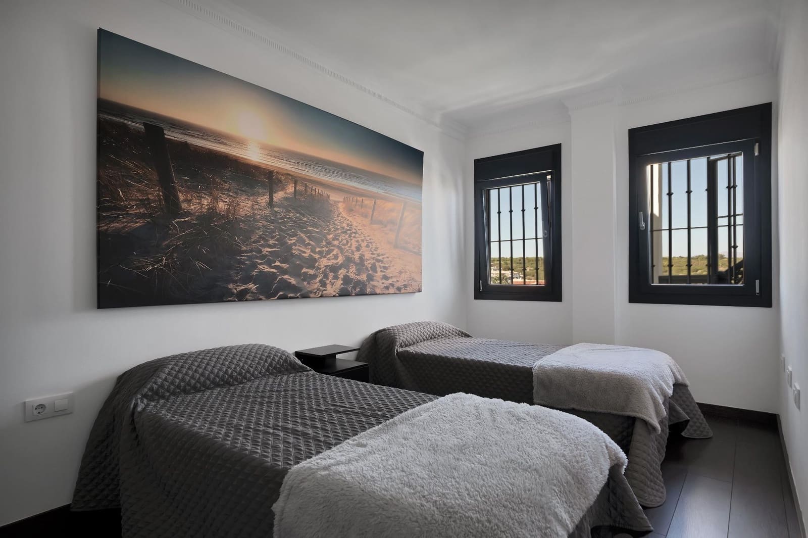 5 soveværelse Villa til salg i La Alcaidesa med swimmingpool garage - € 760.000 (Ref: 9046240)