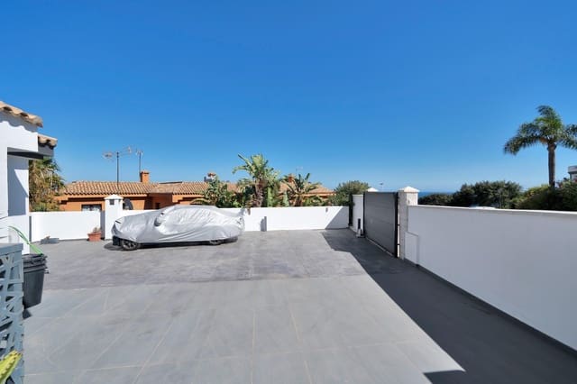 5 slaapkamer Villa te koop in La Alcaidesa met zwembad garage - € 759.000 (Ref: 9046240)