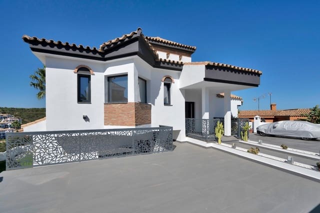 5 slaapkamer Villa te koop in La Alcaidesa met zwembad garage - € 759.000 (Ref: 9046240)