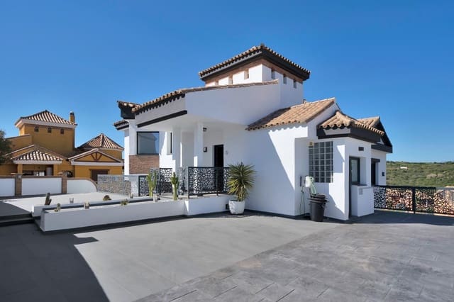 5 slaapkamer Villa te koop in La Alcaidesa met zwembad garage - € 759.000 (Ref: 9046240)