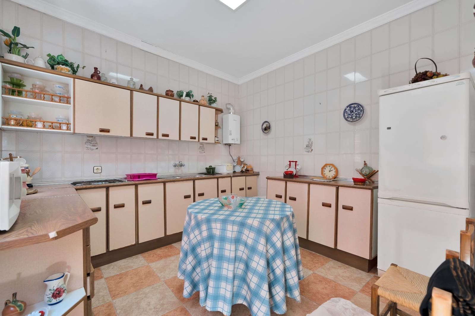 5 makuuhuone Huvila myytävänä paikassa La Linea de la Concepcion mukana 
autotalli - 425 000 € (Ref: 9046243)