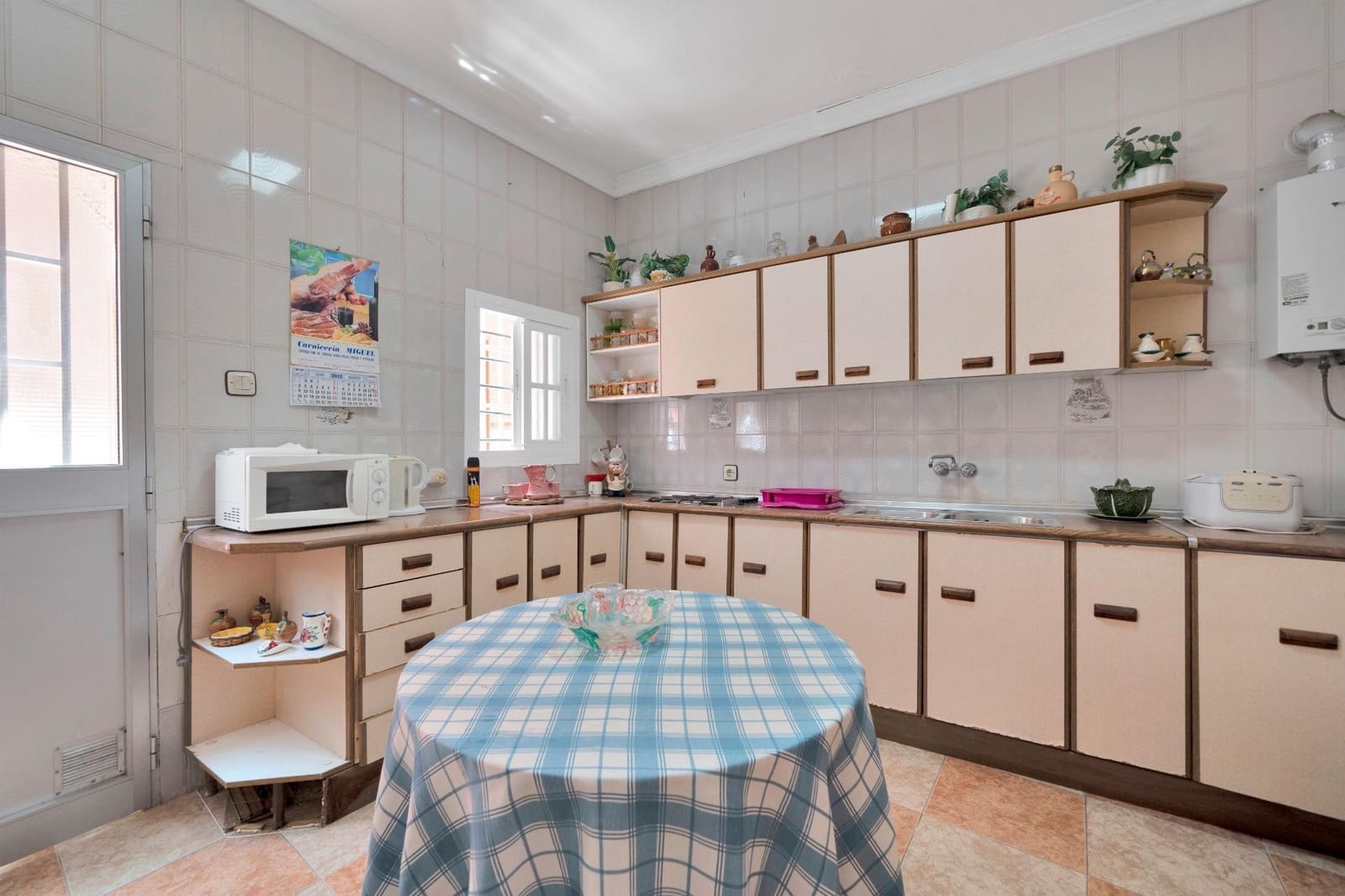 5 makuuhuone Huvila myytävänä paikassa La Linea de la Concepcion mukana 
autotalli - 425 000 € (Ref: 9046243)