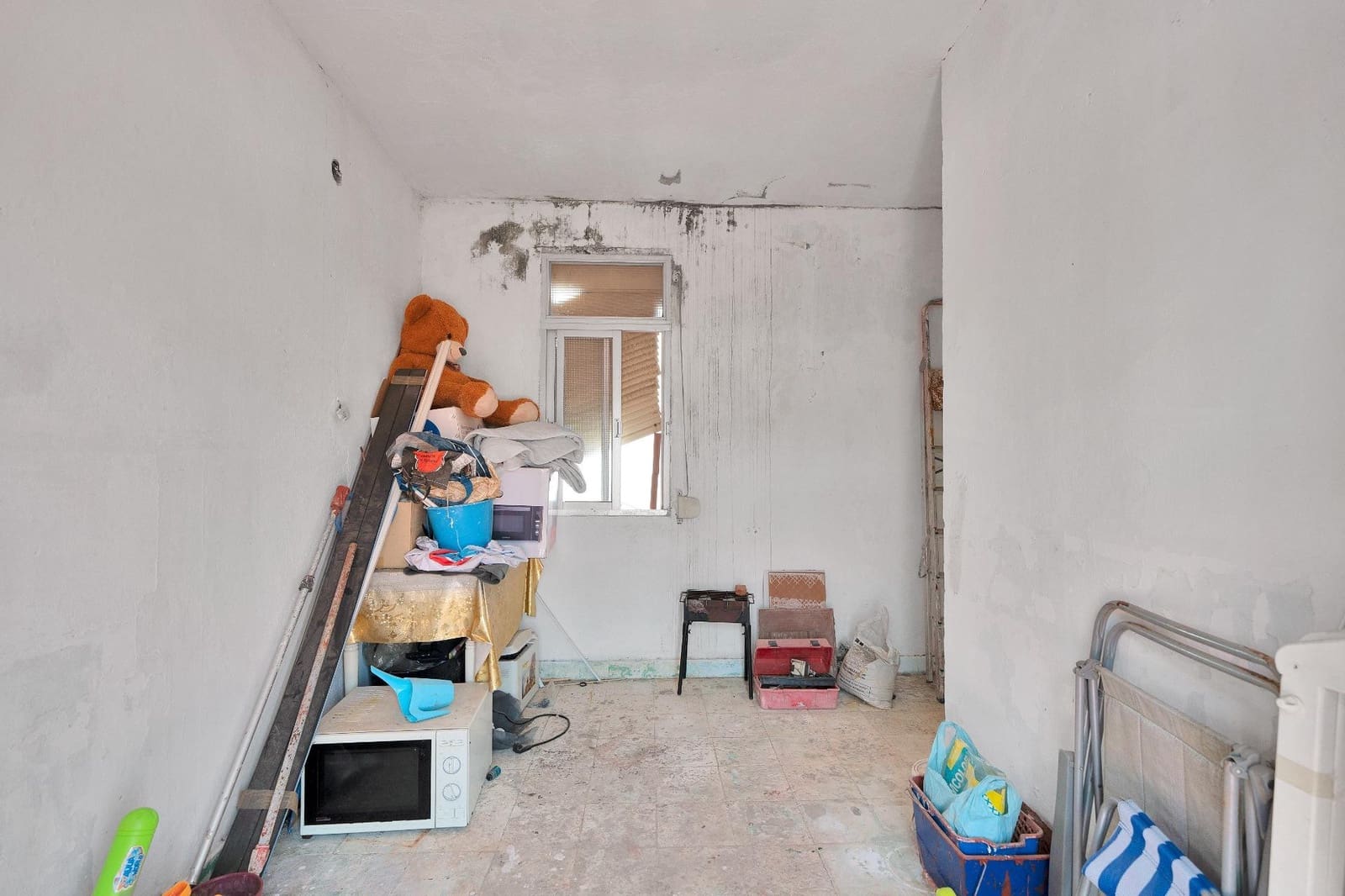 5 makuuhuone Huvila myytävänä paikassa La Linea de la Concepcion mukana 
autotalli - 425 000 € (Ref: 9046243)