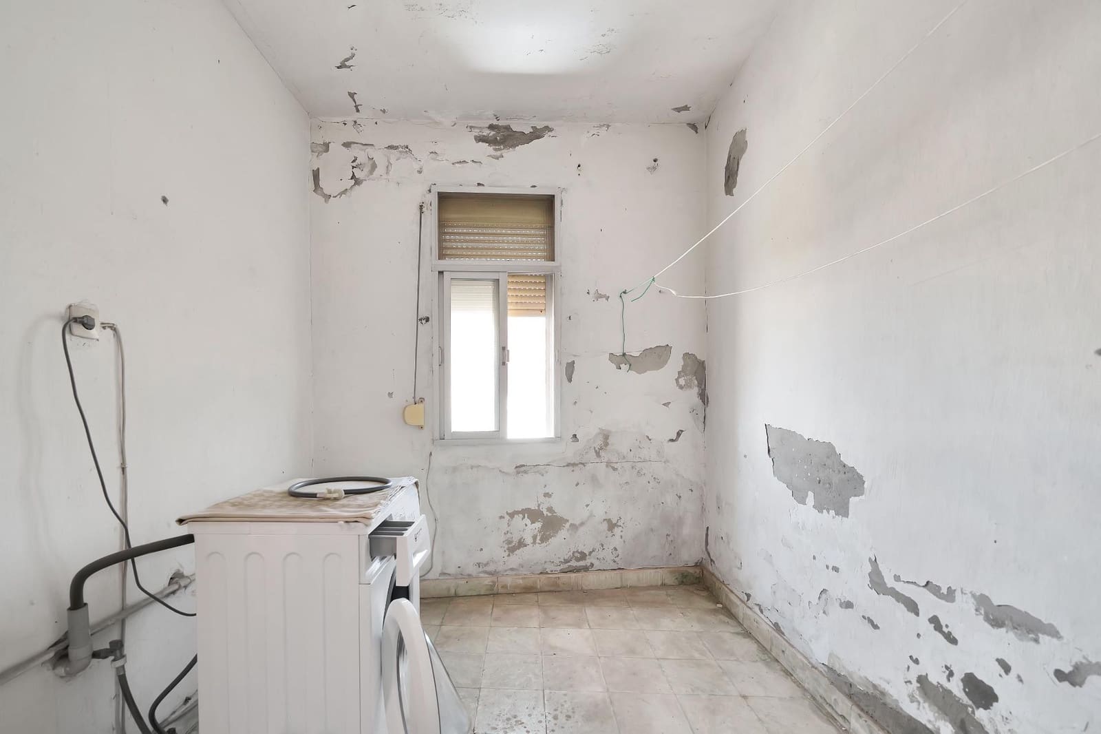 5 makuuhuone Huvila myytävänä paikassa La Linea de la Concepcion mukana 
autotalli - 425 000 € (Ref: 9046243)