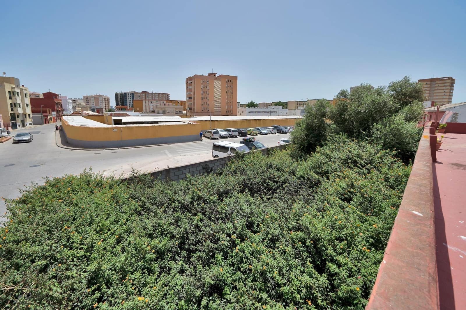 5 makuuhuone Huvila myytävänä paikassa La Linea de la Concepcion mukana 
autotalli - 425 000 € (Ref: 9046243)