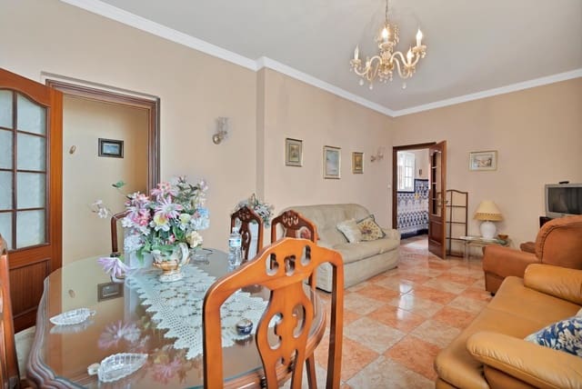 Chalet de 5 habitaciones en La Línea de la Concepción en venta con garaje - 425.000 € (Ref: 9046243)