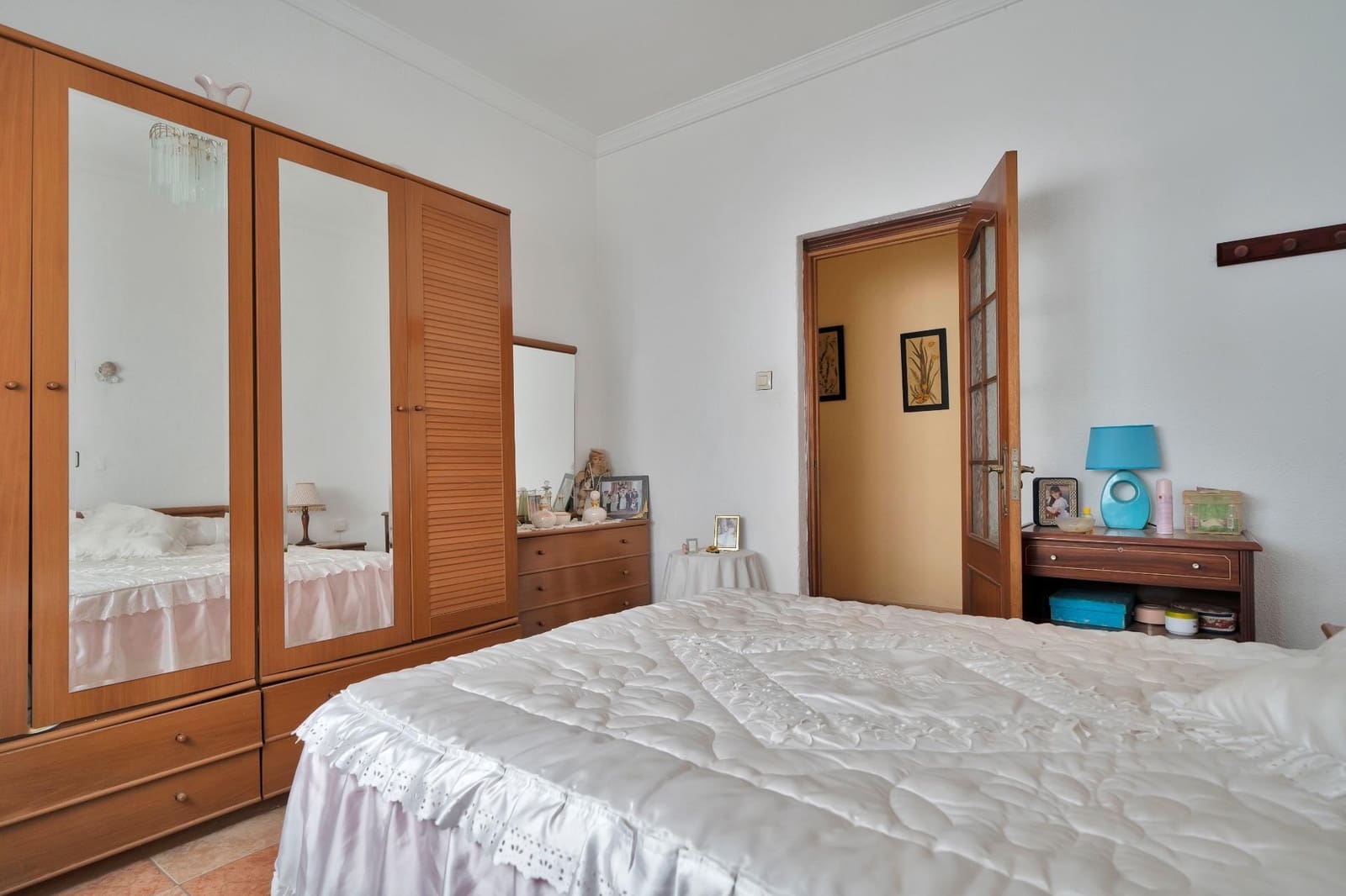 5 makuuhuone Huvila myytävänä paikassa La Linea de la Concepcion mukana 
autotalli - 425 000 € (Ref: 9046243)