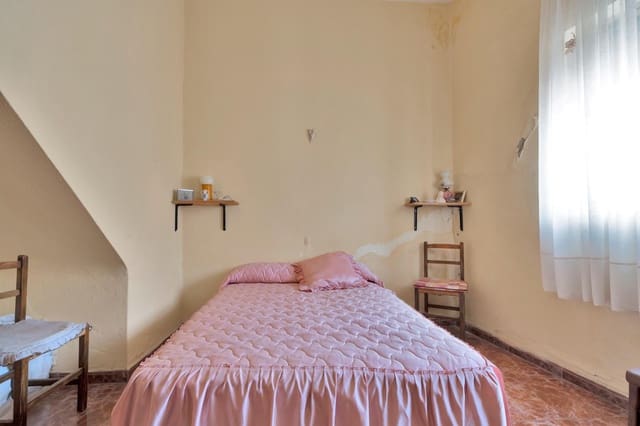 Chalet de 5 habitaciones en La Línea de la Concepción en venta con garaje - 425.000 € (Ref: 9046243)