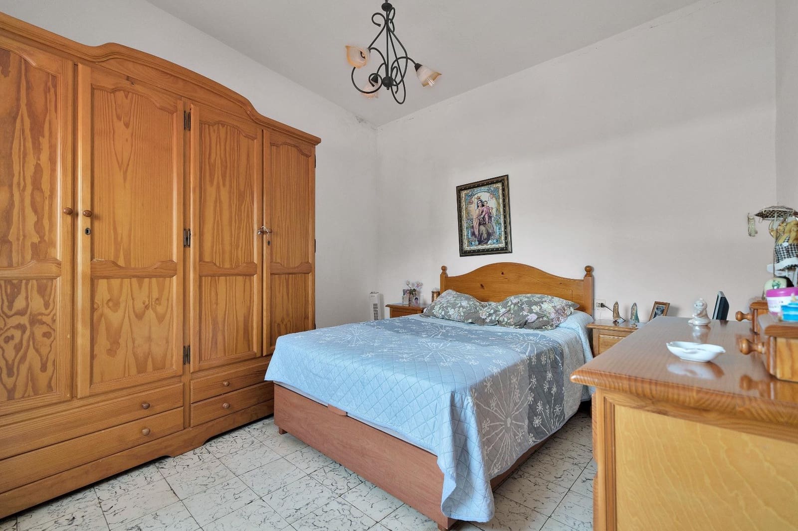 5 makuuhuone Huvila myytävänä paikassa La Linea de la Concepcion mukana 
autotalli - 425 000 € (Ref: 9046243)