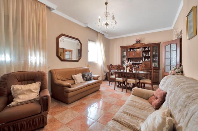 Chalet de 5 habitaciones en La Línea de la Concepción en venta con garaje - 425.000 € (Ref: 9046243)