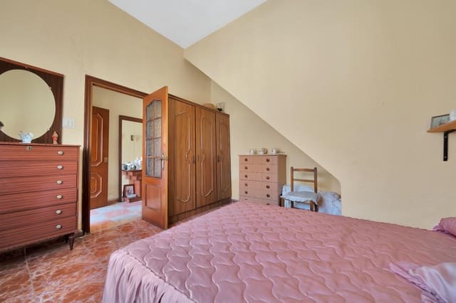 Chalet de 5 habitaciones en La Línea de la Concepción en venta con garaje - 425.000 € (Ref: 9046243)