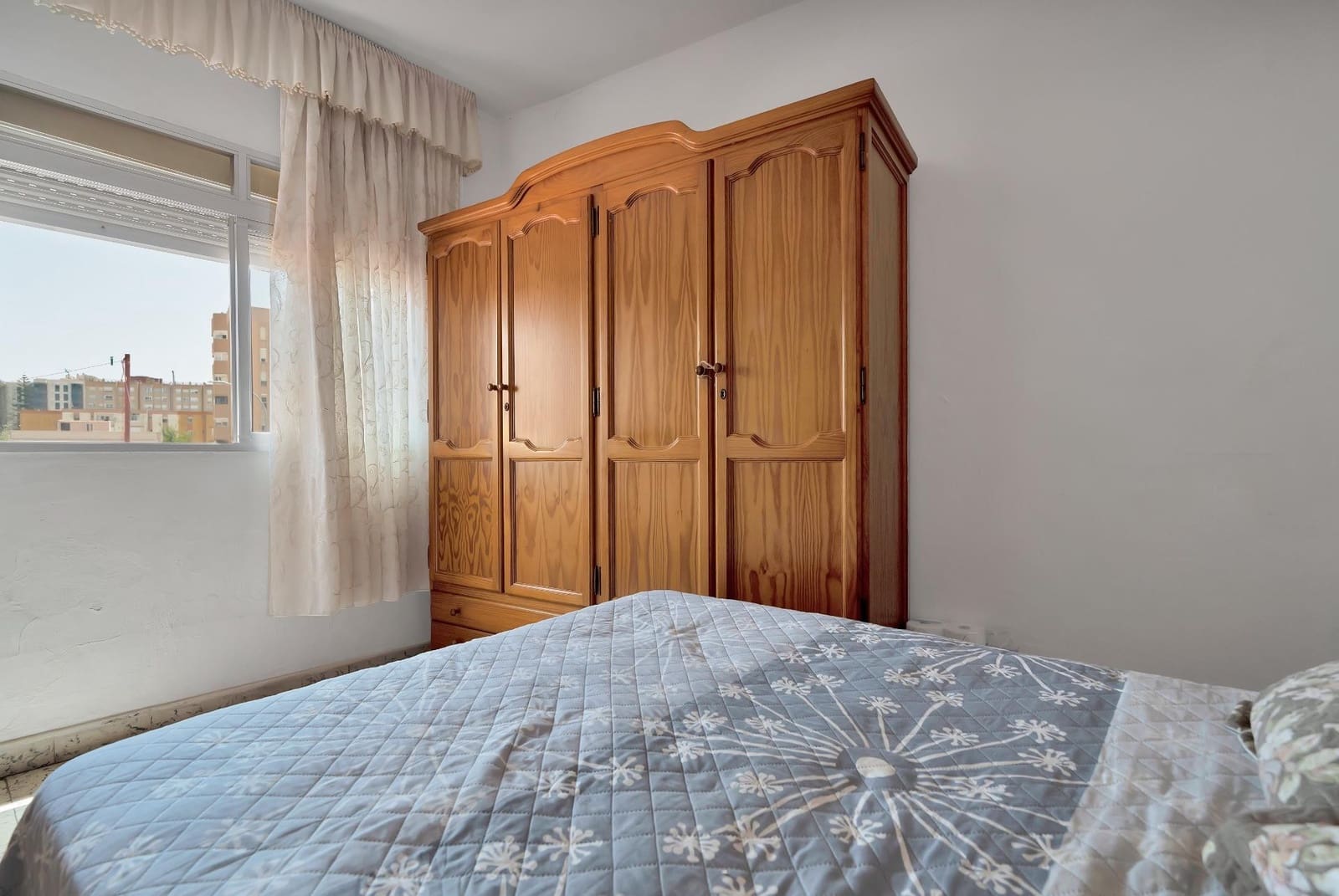 5 makuuhuone Huvila myytävänä paikassa La Linea de la Concepcion mukana 
autotalli - 425 000 € (Ref: 9046243)