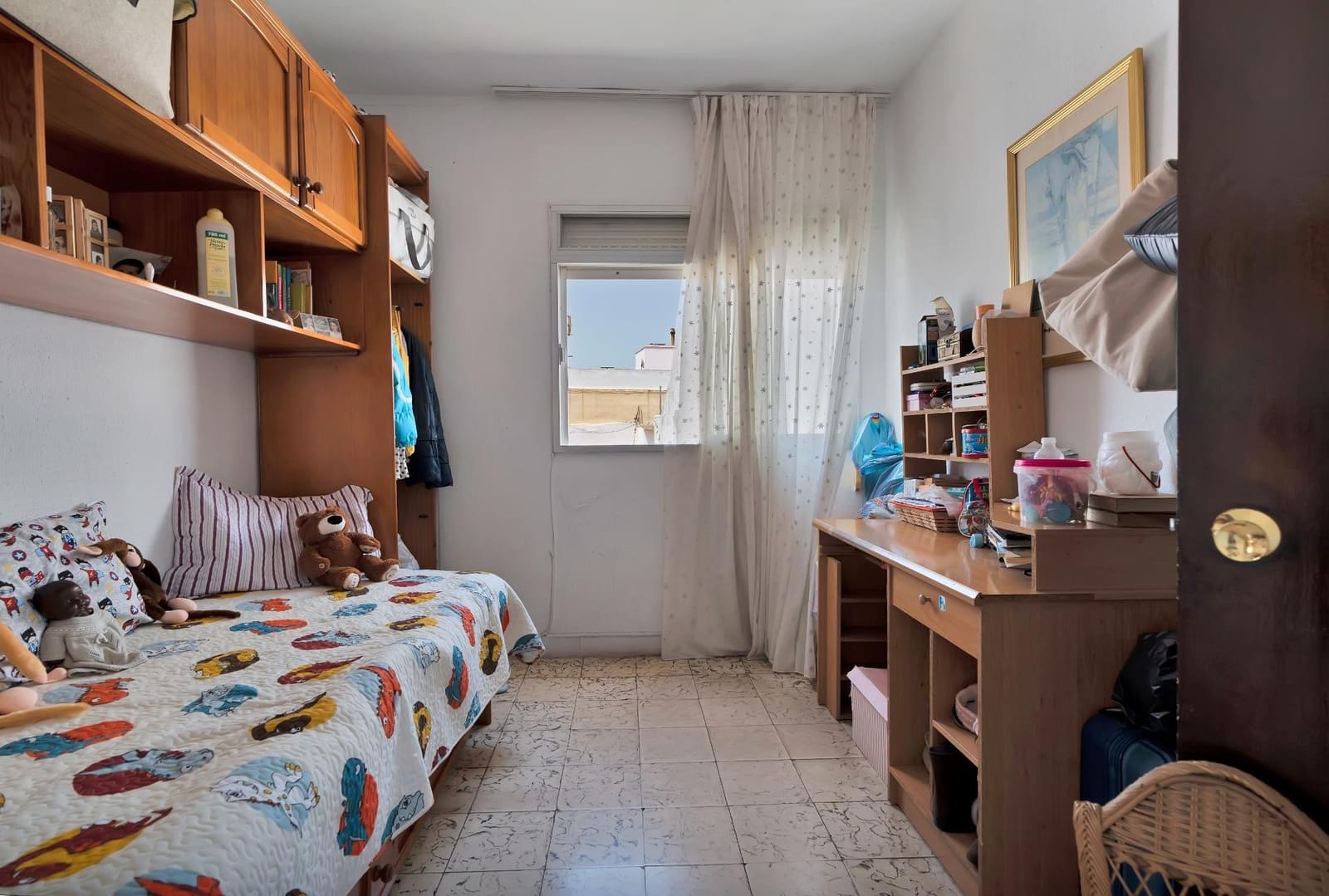 5 makuuhuone Huvila myytävänä paikassa La Linea de la Concepcion mukana 
autotalli - 425 000 € (Ref: 9046243)