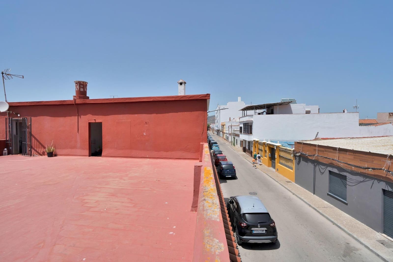 5 makuuhuone Huvila myytävänä paikassa La Linea de la Concepcion mukana 
autotalli - 425 000 € (Ref: 9046243)