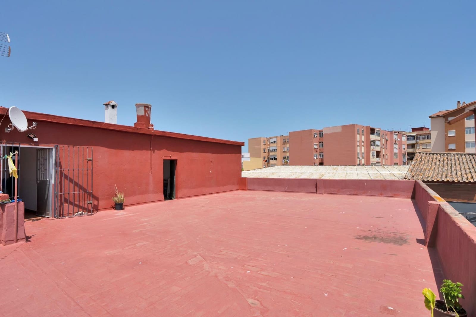 Chalet de 5 habitaciones en La Línea de la Concepción en venta con garaje - 425.000 € (Ref: 9046243)