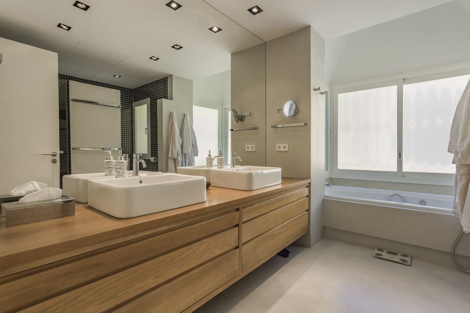 6 soveværelse Lejlighed til leje i Marbella med swimmingpool garage - € 9.500 (Ref: 9123800)