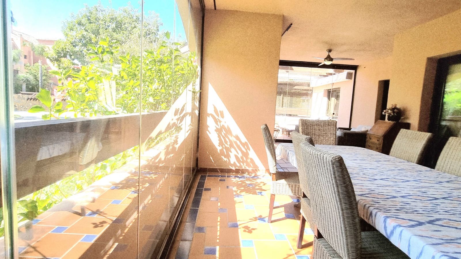 5 sovrum Lägenhet att hyra i Estepona med pool garage - 2 500 € (Ref: 9245603)