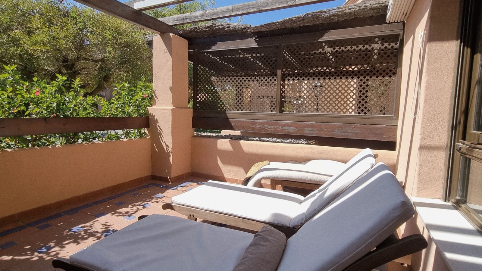 5 sovrum Lägenhet att hyra i Estepona med pool garage - 2 500 € (Ref: 9245603)