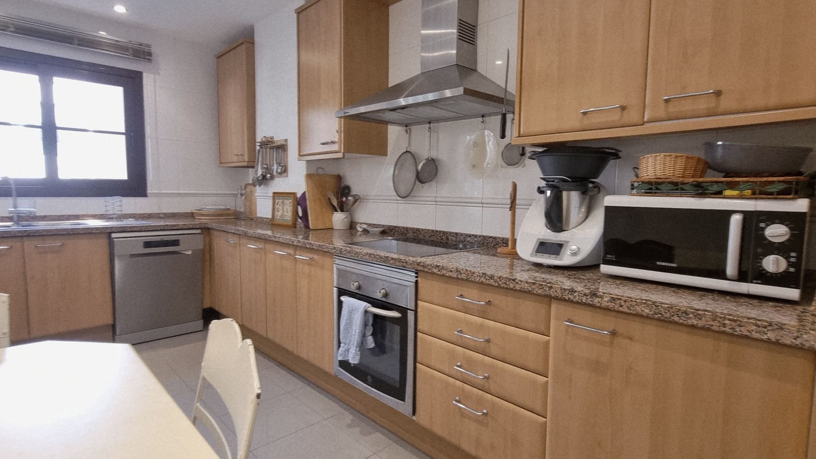 5 sovrum Lägenhet att hyra i Estepona med pool garage - 2 500 € (Ref: 9245603)