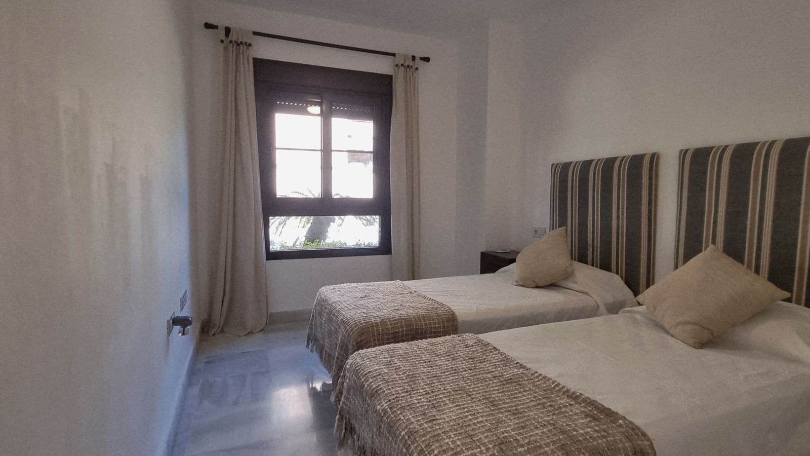 5 sovrum Lägenhet att hyra i Estepona med pool garage - 2 500 € (Ref: 9245603)