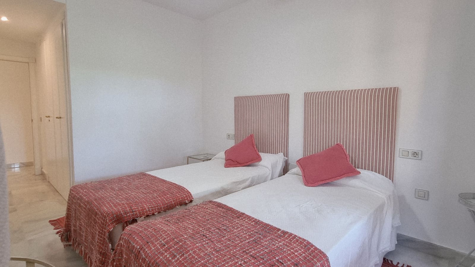 5 sovrum Lägenhet att hyra i Estepona med pool garage - 2 500 € (Ref: 9245603)