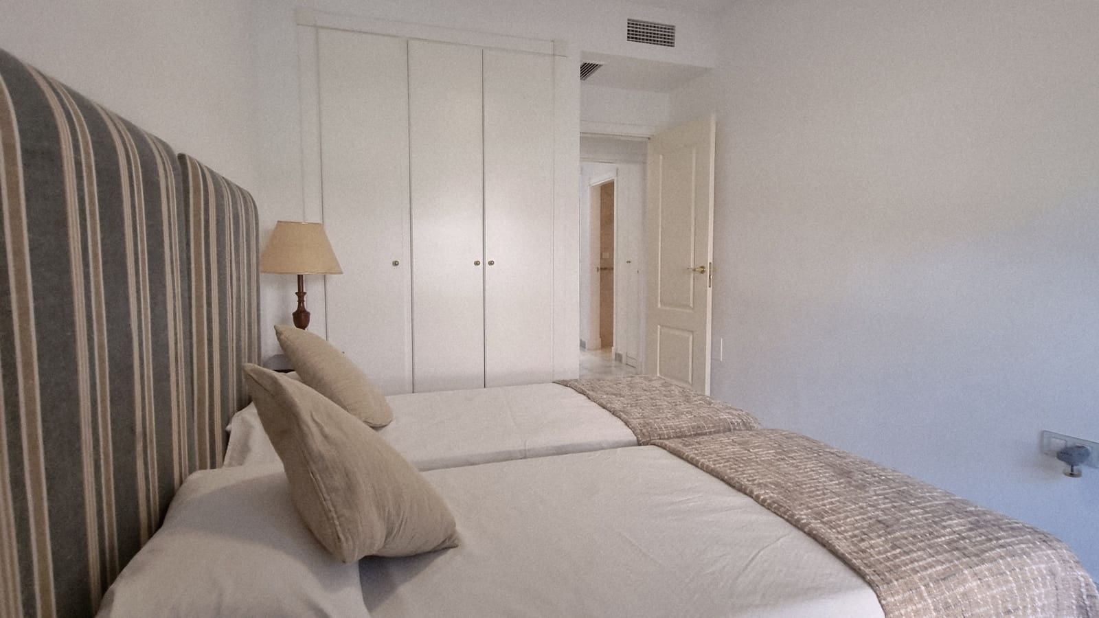 5 sovrum Lägenhet att hyra i Estepona med pool garage - 2 500 € (Ref: 9245603)