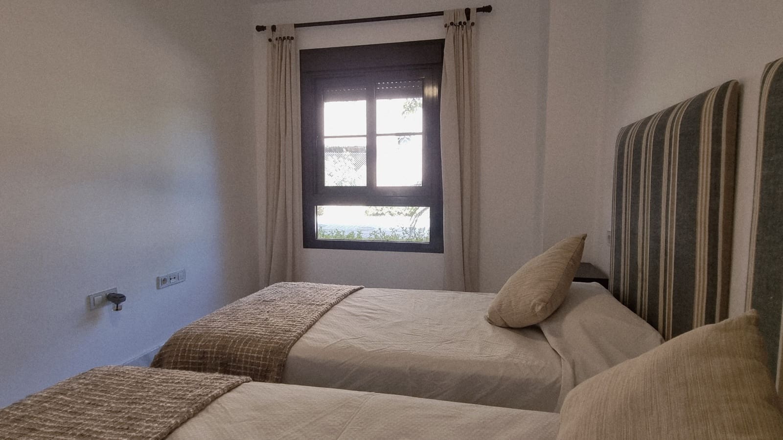 5 sovrum Lägenhet att hyra i Estepona med pool garage - 2 500 € (Ref: 9245603)