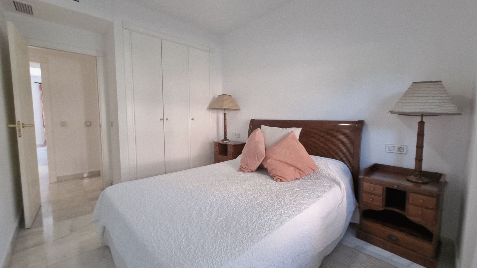 5 sovrum Lägenhet att hyra i Estepona med pool garage - 2 500 € (Ref: 9245603)