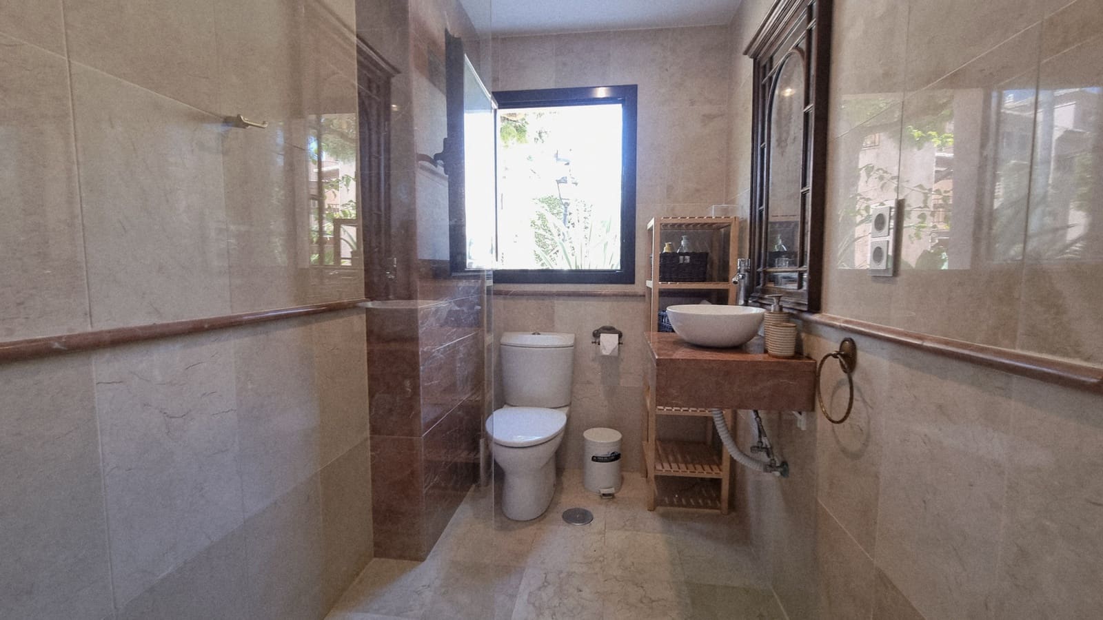 5 sovrum Lägenhet att hyra i Estepona med pool garage - 2 500 € (Ref: 9245603)