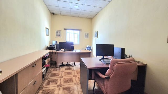 Erhverv til salg i Marbella med garage - € 265.000 (Ref: 9314526)