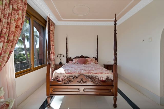 Apartamento de 5 habitaciones en Guadalmina Baja, Marbella en venta con piscina garaje - 2.295.000 € (Ref: 9378327)