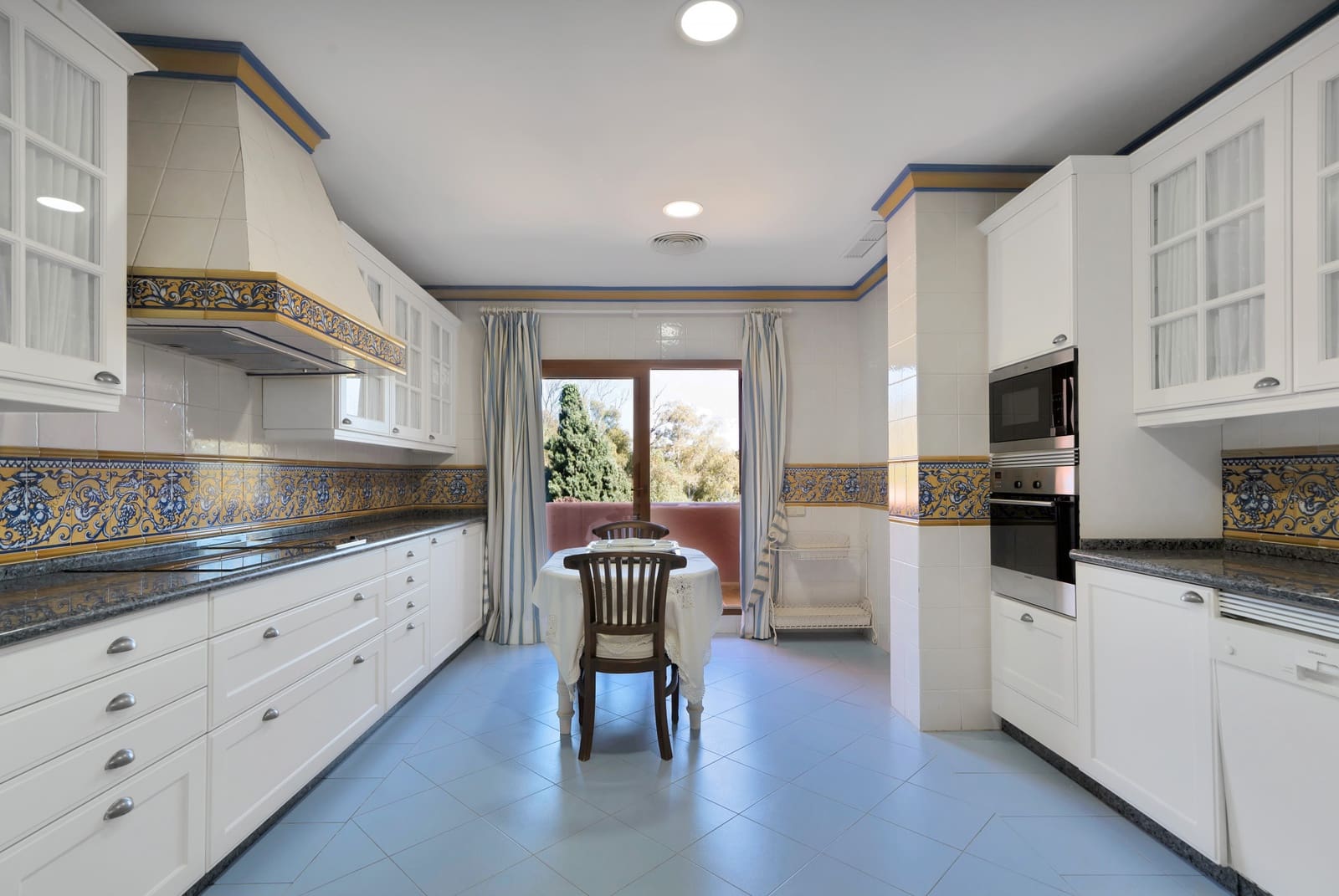 5 soveværelse Lejlighed til salg i Guadalmina med swimmingpool garage - € 2.295.000 (Ref: 9378327)