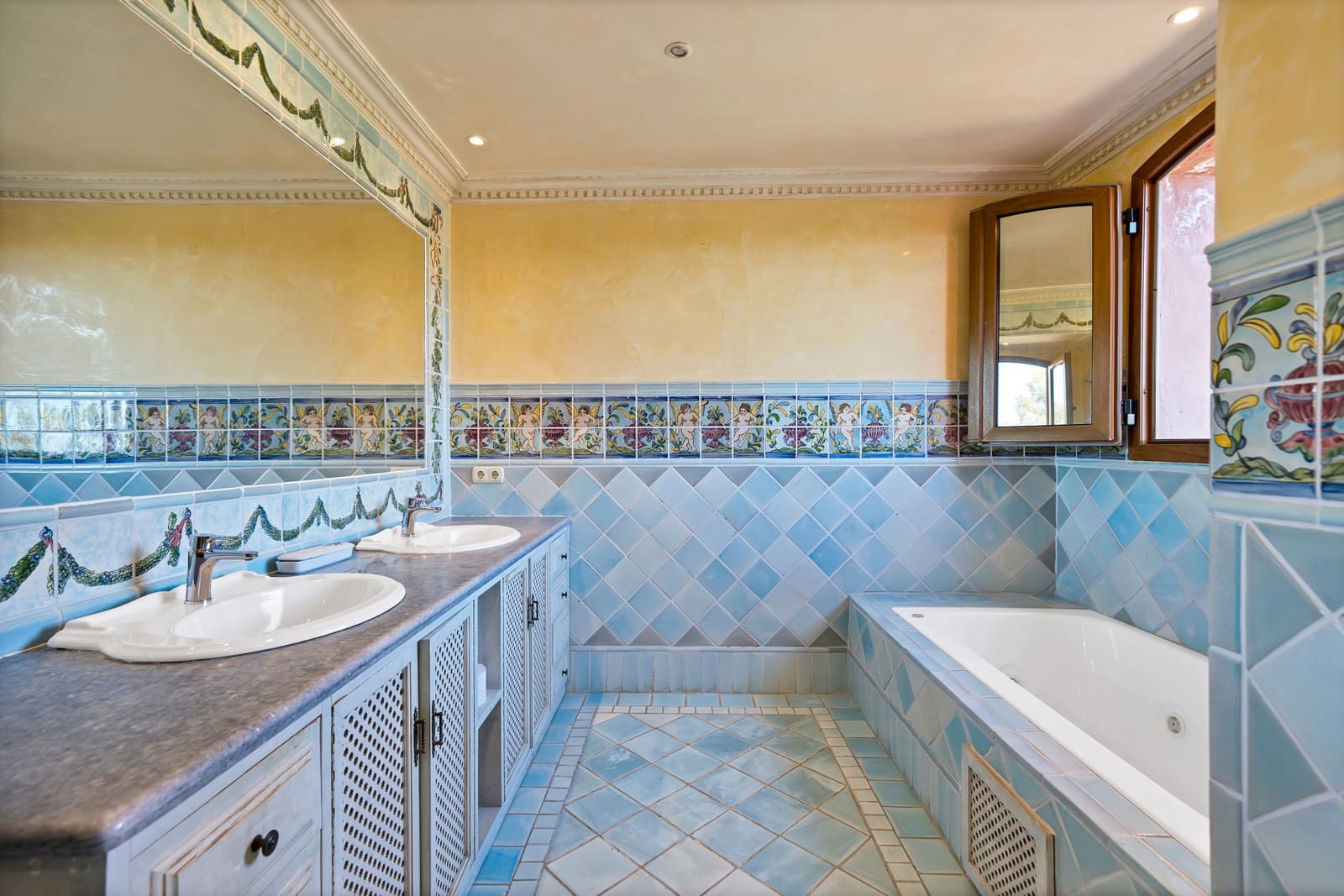 5 bedroom Apartment for sale in Guadalmina with pool garage - € 2,295,000 (Ref: 9378327)