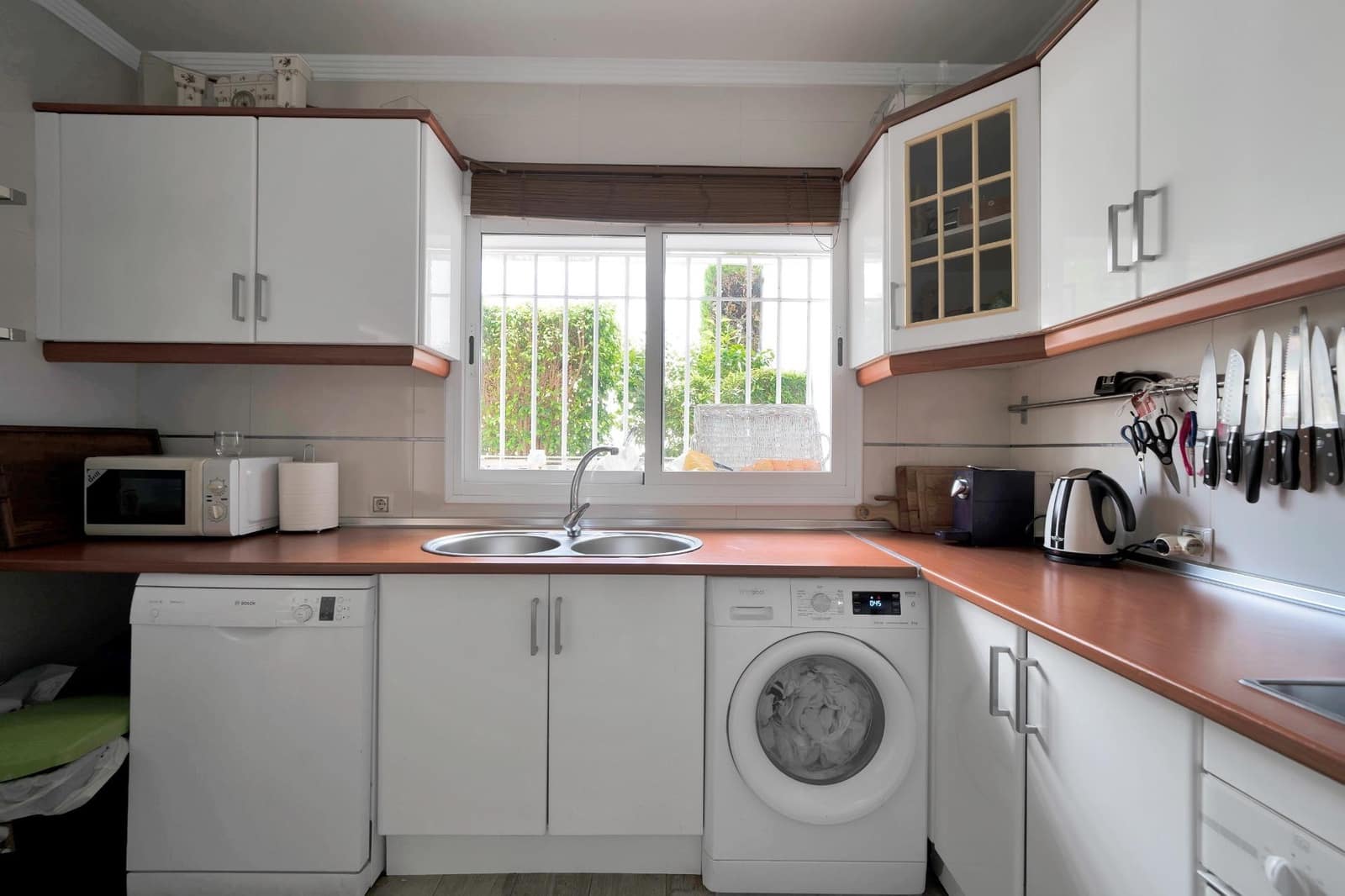 4 sovrum Semi-fristående Villa till salu i Marbella med pool - 840 000 € (Ref: 9379978)