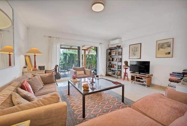 4 sovrum Semi-fristående Villa till salu i Marbella med pool - 840 000 € (Ref: 9379978)