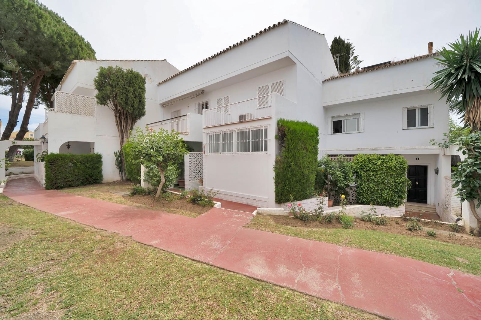 4 sovrum Semi-fristående Villa till salu i Marbella med pool - 840 000 € (Ref: 9379978)