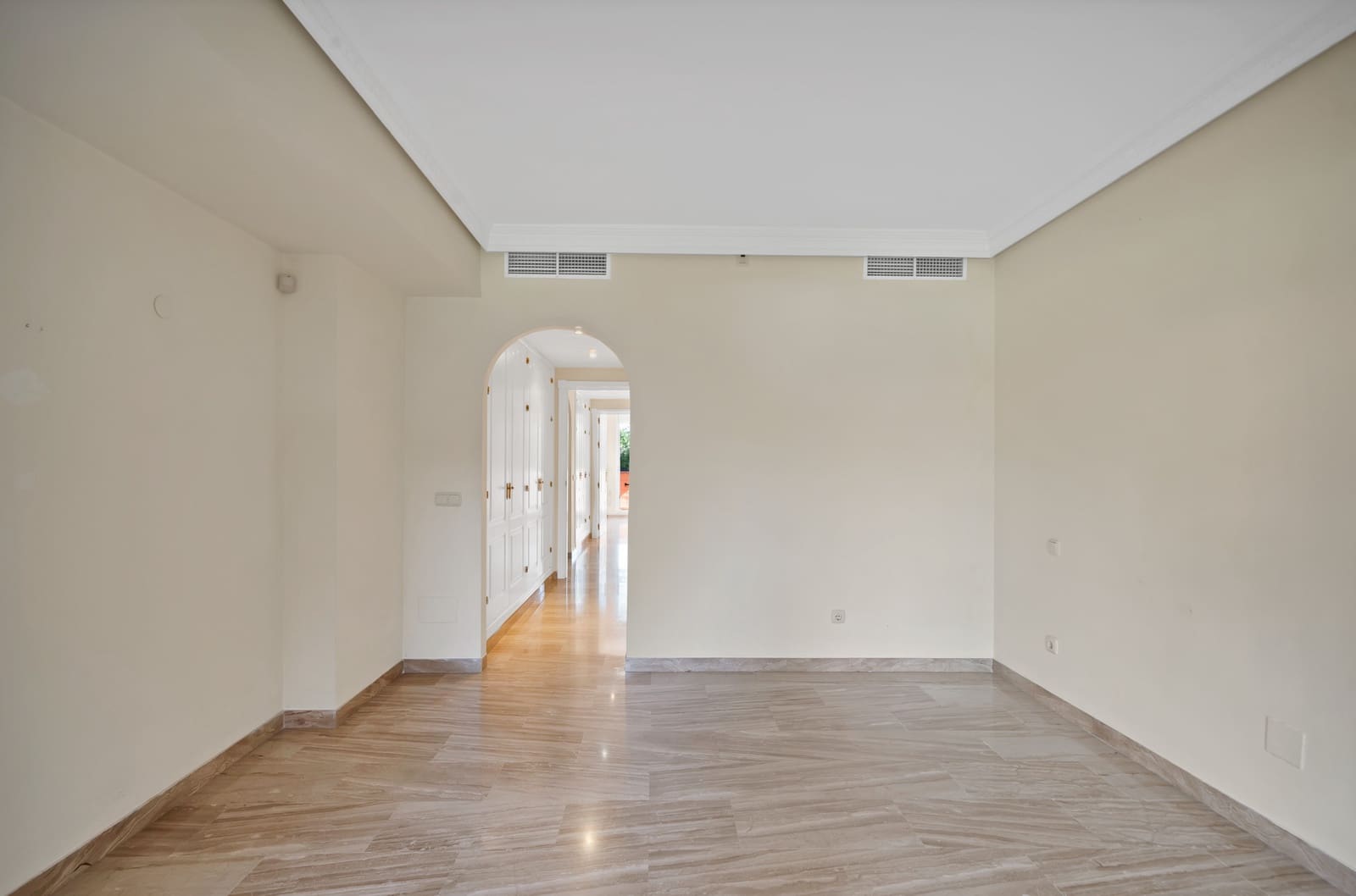 Apartamento de 2 habitaciones en Guadalmina en venta con piscina garaje - 550.000 € (Ref: 9379979)