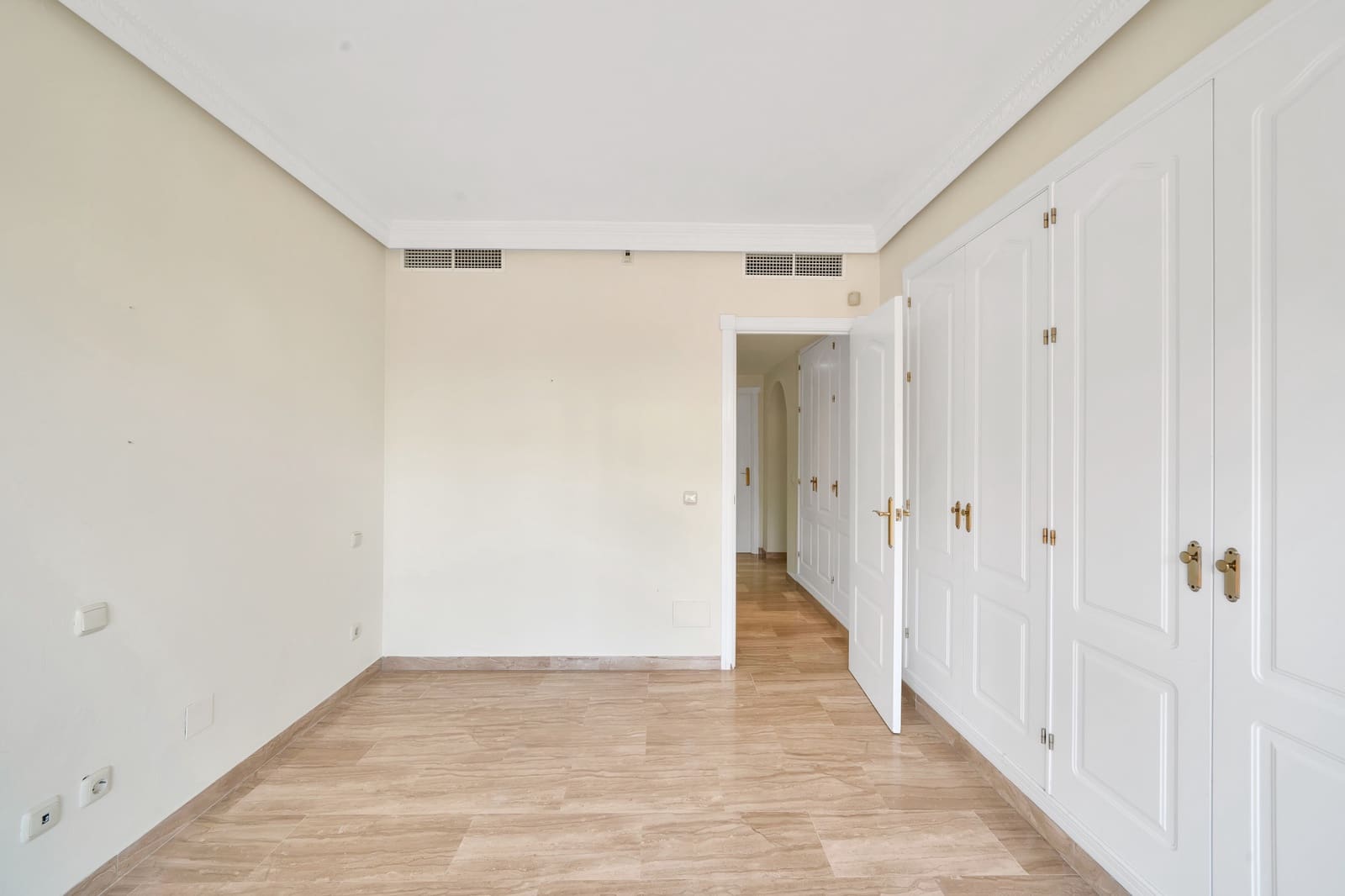 Apartamento de 2 habitaciones en Guadalmina en venta con piscina garaje - 550.000 € (Ref: 9379979)