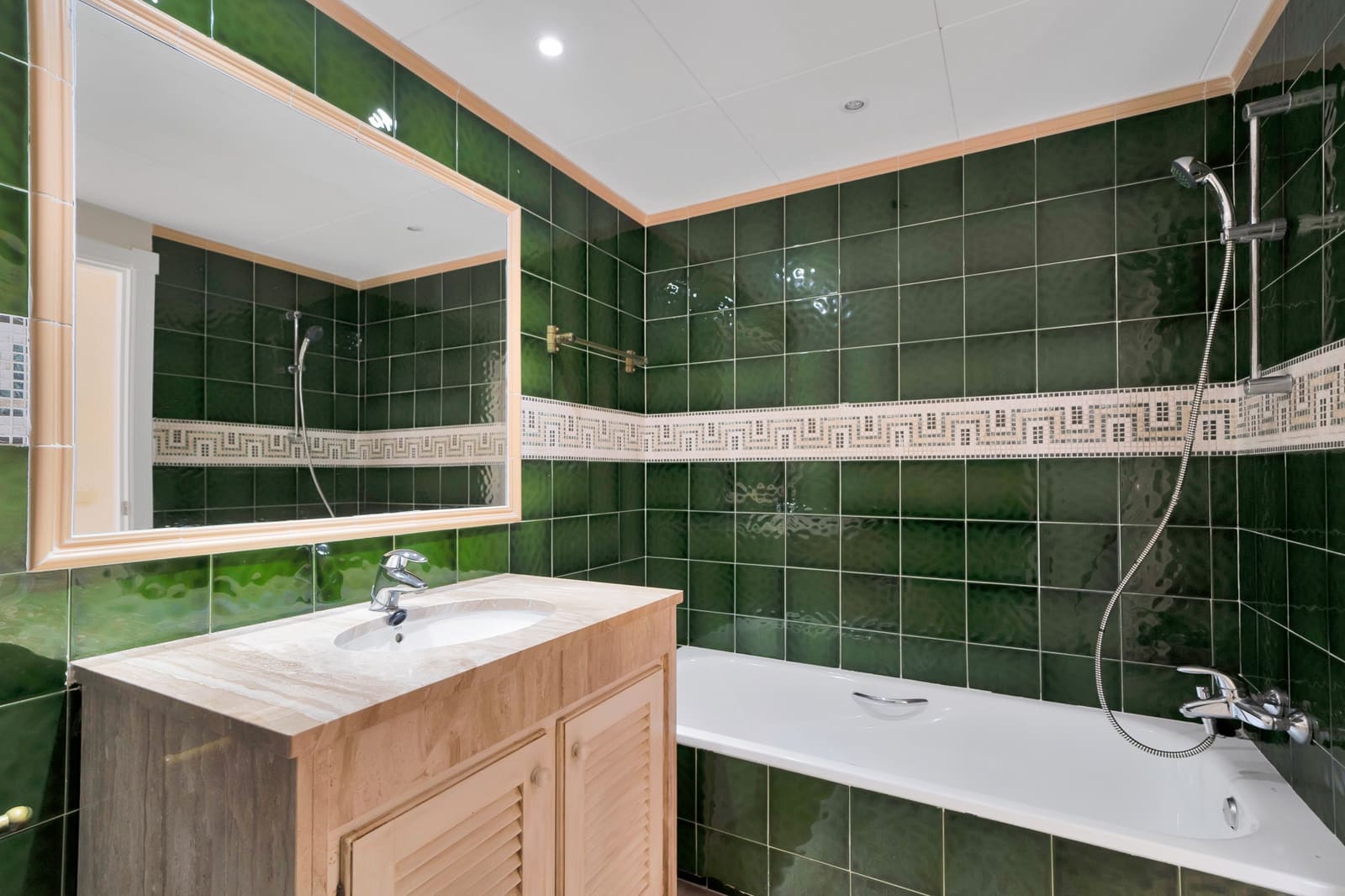 Apartamento de 2 habitaciones en Guadalmina en venta con piscina garaje - 550.000 € (Ref: 9379979)