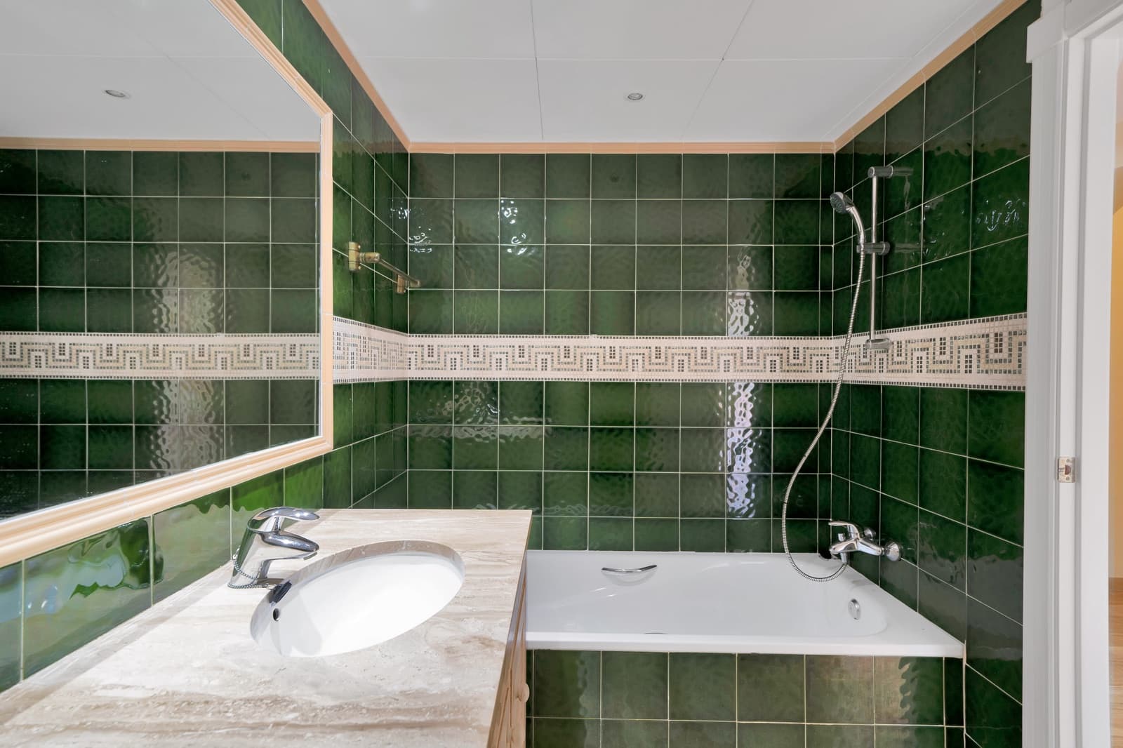 Apartamento de 2 habitaciones en Guadalmina en venta con piscina garaje - 550.000 € (Ref: 9379979)