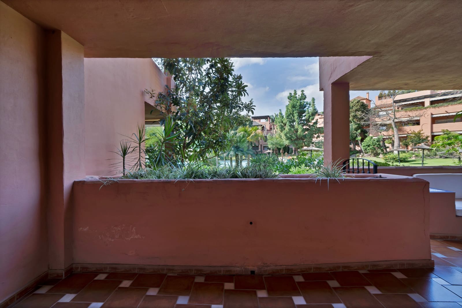 Apartamento de 2 habitaciones en Guadalmina en venta con piscina garaje - 550.000 € (Ref: 9379979)