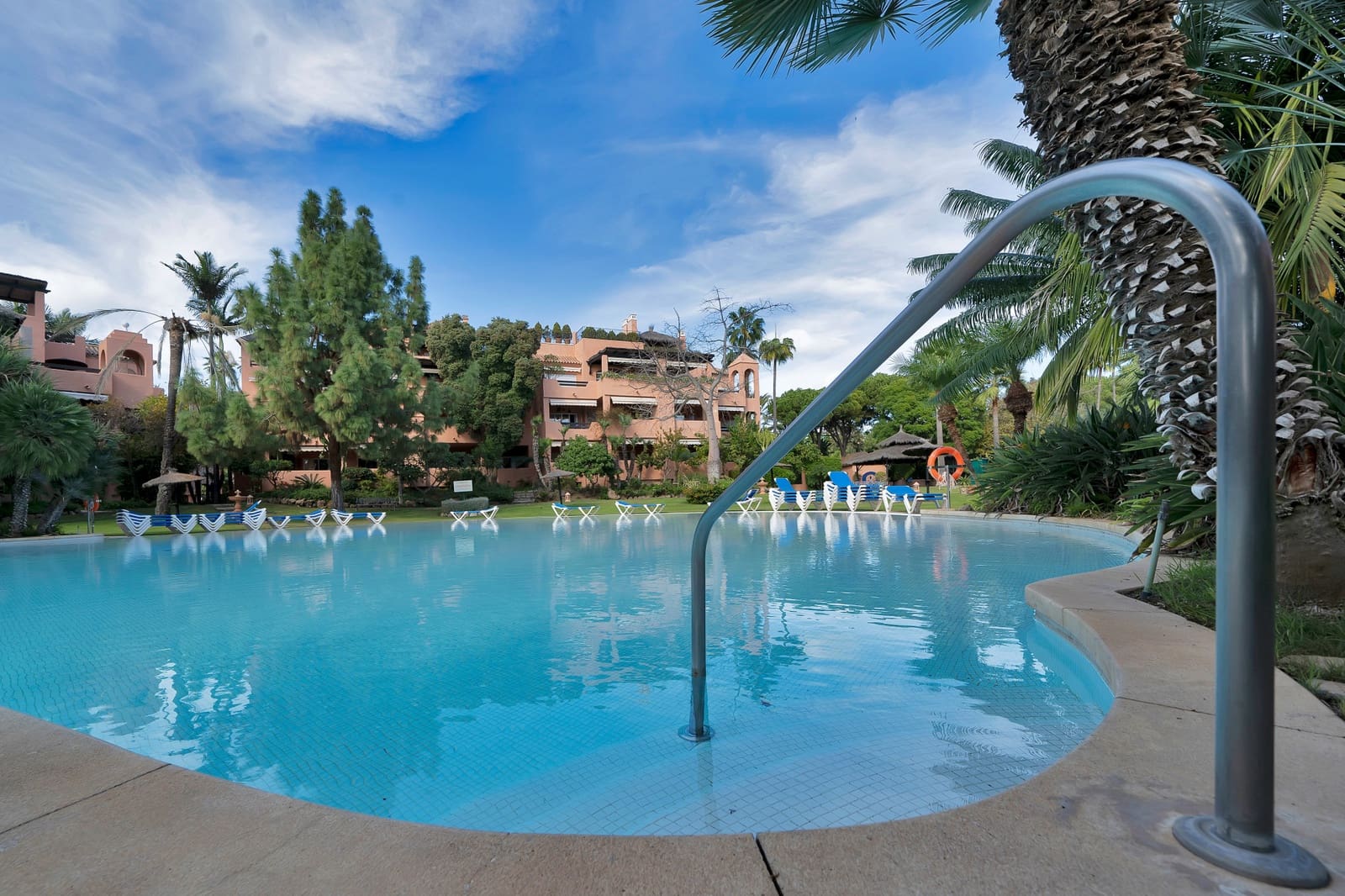 Apartamento de 2 habitaciones en Guadalmina en venta con piscina garaje - 550.000 € (Ref: 9379979)