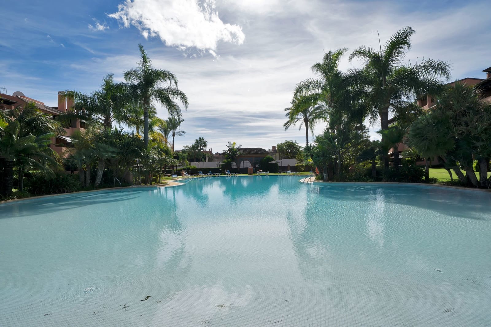 Apartamento de 2 habitaciones en Guadalmina en venta con piscina garaje - 550.000 € (Ref: 9379979)