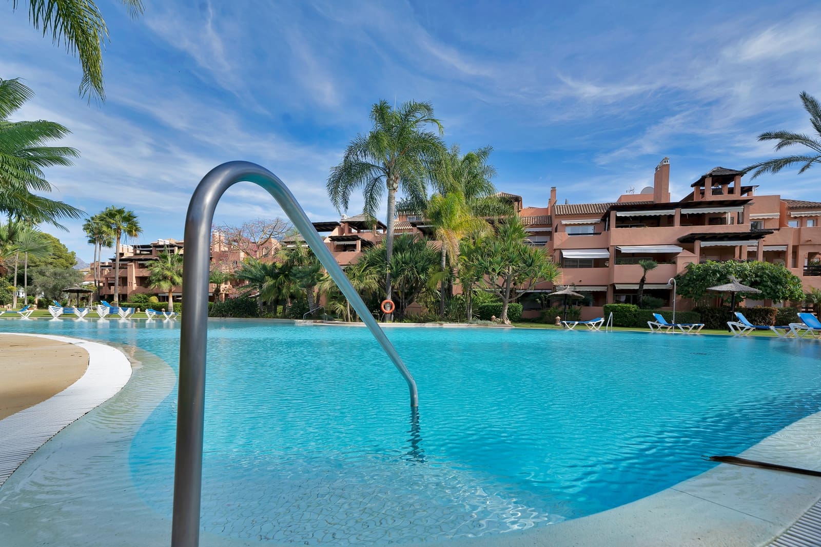 Apartamento de 2 habitaciones en Guadalmina en venta con piscina garaje - 550.000 € (Ref: 9379979)