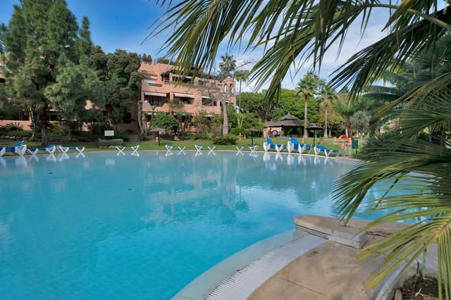 Apartamento de 2 habitaciones en Guadalmina Baja, Marbella en venta con piscina garaje - 550.000 € (Ref: 9379979)