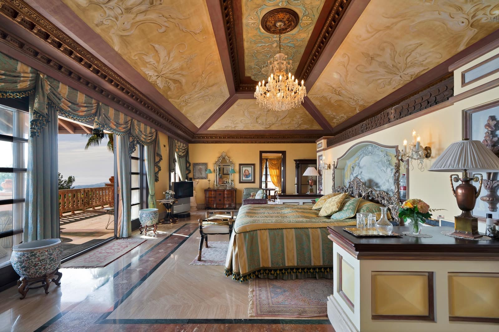 Chalet de 6 habitaciones en Marbella en venta con piscina garaje - 15.000.000 € (Ref: 9452491)