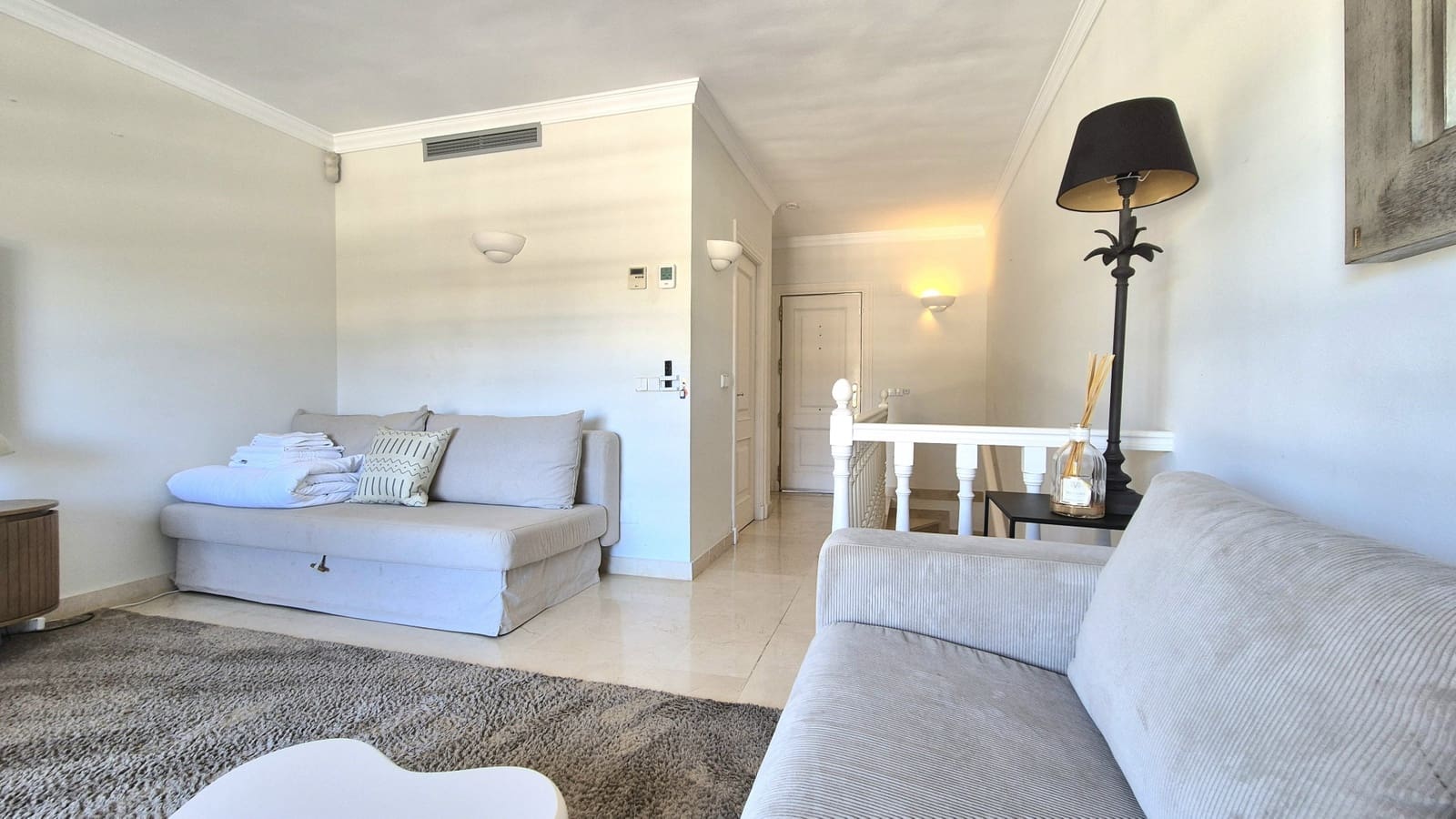 1 bedroom Apartment for rent in Marbella with pool - € 1,800 (Ref: 9490004)