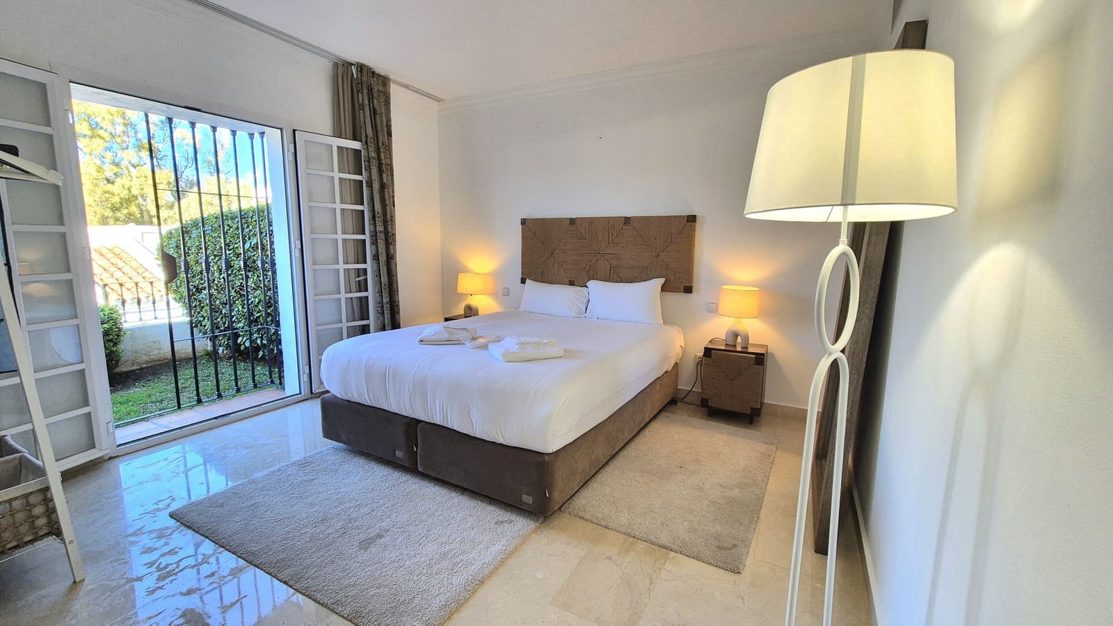 1 bedroom Apartment for rent in Marbella with pool - € 1,800 (Ref: 9490004)