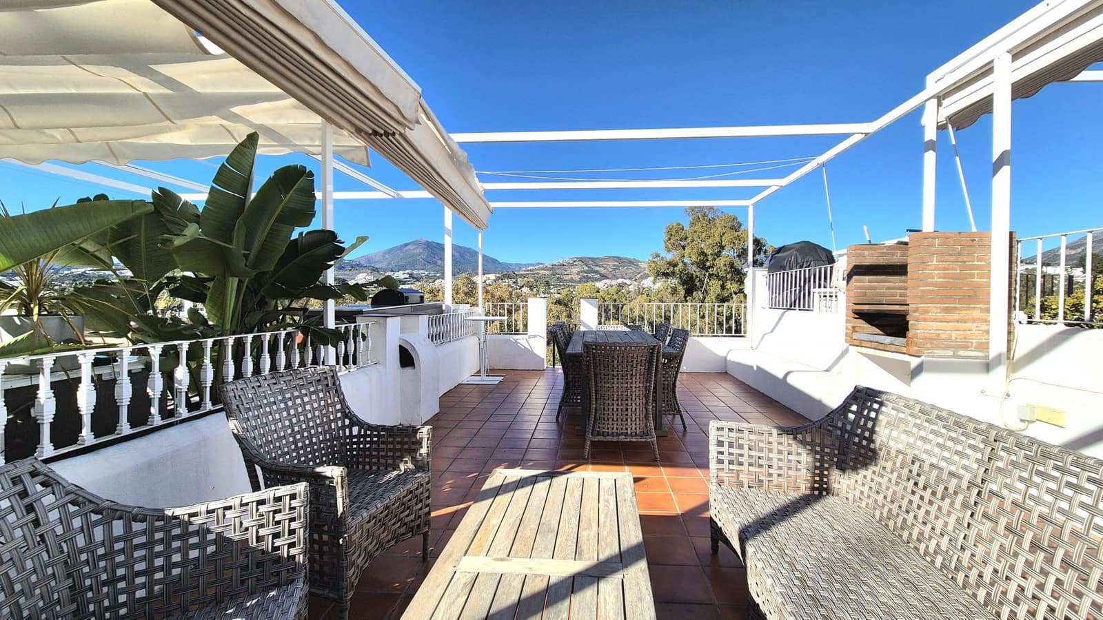 1 bedroom Apartment for rent in Marbella with pool - € 1,800 (Ref: 9490004)