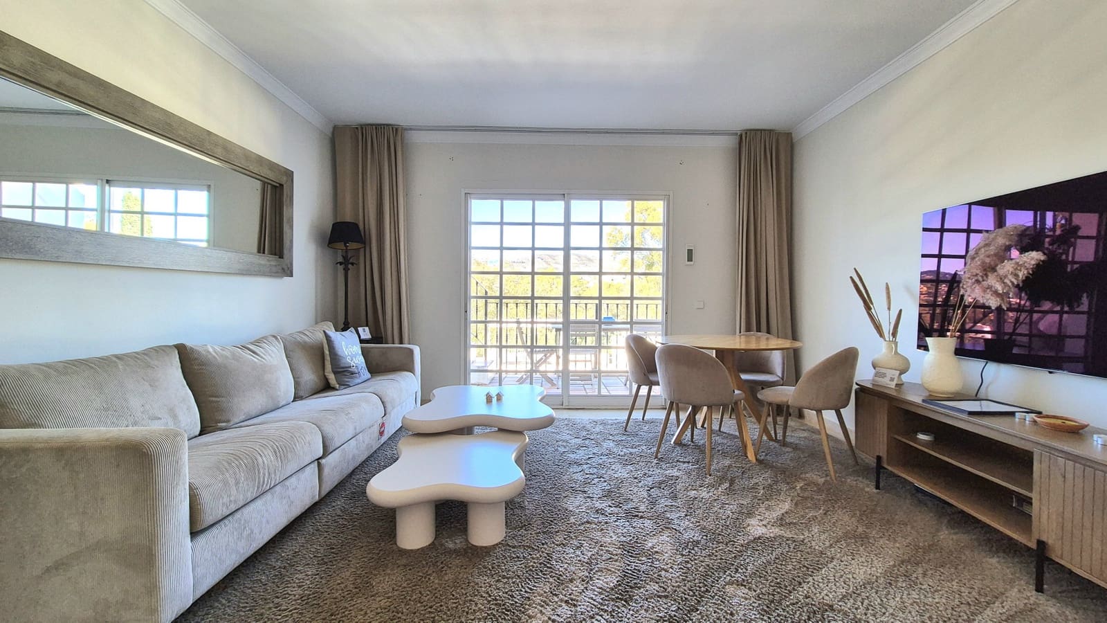 1 bedroom Apartment for rent in Marbella with pool - € 1,800 (Ref: 9490004)